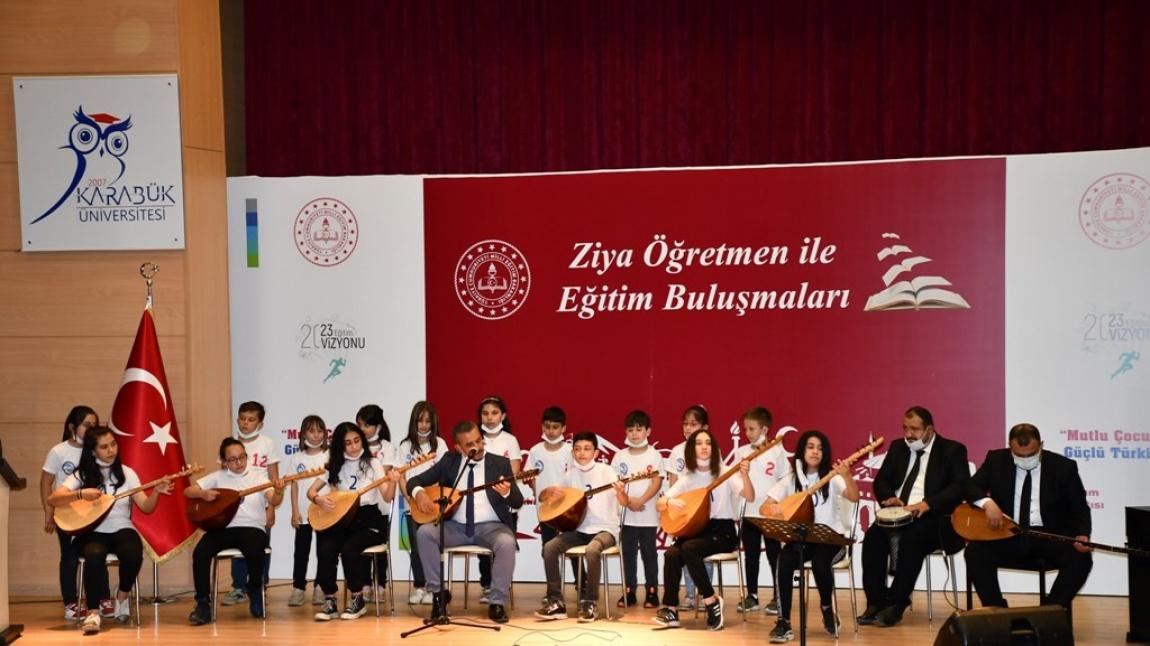 Milli Eğitim Bakanı Ziya Selçuk'a Öğrencilerimizden Müzik Ziyafeti